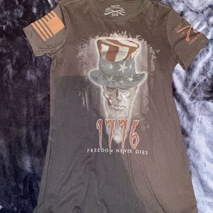 Women’s size m grunt style shirt